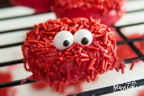 How to make Elmo cookies - these no bake cookies would be great for kids parties, especially a Sesame Street themed birthday or pre school class party!