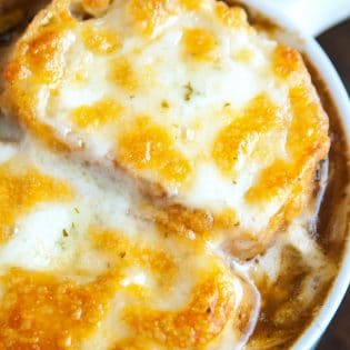 Irish Onion Soup - it's french onion soup with a whiskey twist. A delicious soup recipe that's perfect for fall and winter.