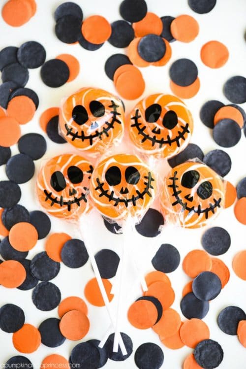 Easy Halloween DIY Candy Bouquets. Perfect craft project for kids. 