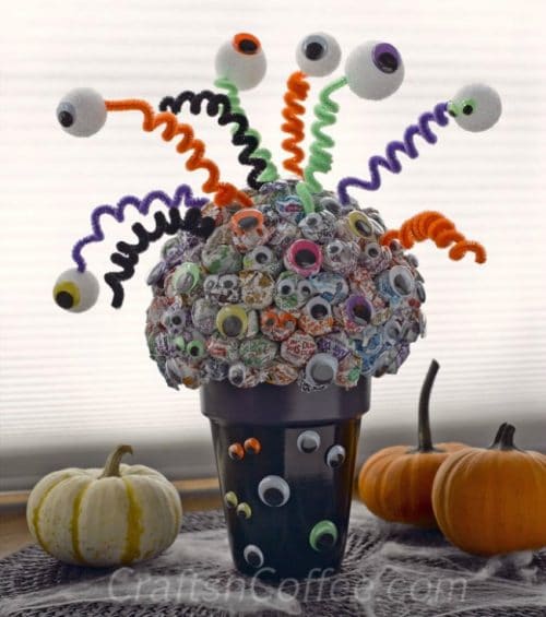 Easy Halloween DIY Candy Bouquets. Perfect craft project for kids.