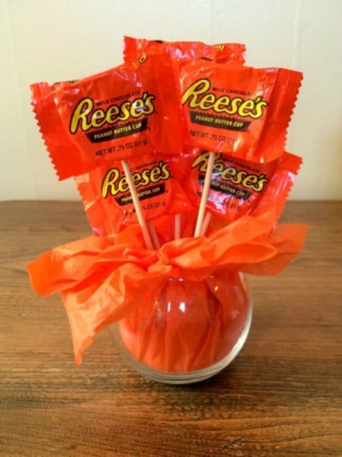 Easy Halloween DIY Candy Bouquets. Perfect craft project for kids. 