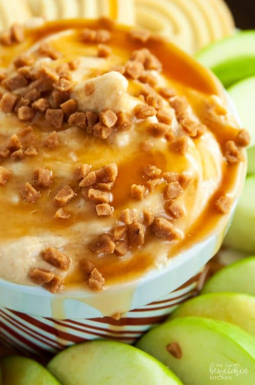 Peanut Butter Dip - calling all peanutbutter lovers! This creamcheese dessert dip is heaven on earth. Goes great with apples or shortbread cookies. I love the crunch of the skor topping too. So darn good! | thebewitchinkitchen.com