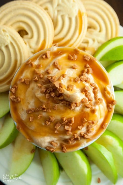 Peanut Butter Dip - calling all peanutbutter lovers! This cream cheese dessert dip is heaven on earth. Goes great with apples or shortbread cookies. I love the crunch of the skor topping too. So darn good! | thebewitchinkitchen.com