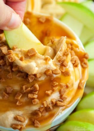 Peanut Butter Dip - calling all peanutbutter lovers! This creamcheese dessert dip is heaven on earth. Goes great with apples or shortbread cookies. I love the crunch of the skor topping too. So darn good! | thebewitchinkitchen.com