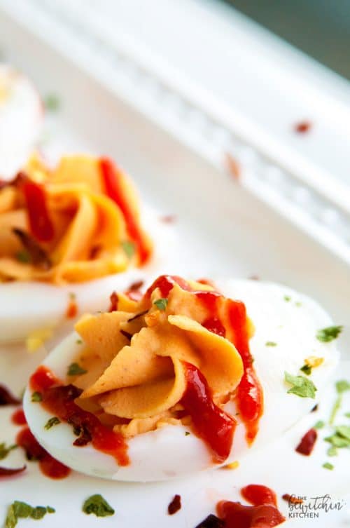 Sriracha Deviled Eggs - these yummy appetizers are so easy to make and are a party hit. This spicy 21 Day Fix approved recipe is a high protein snack.