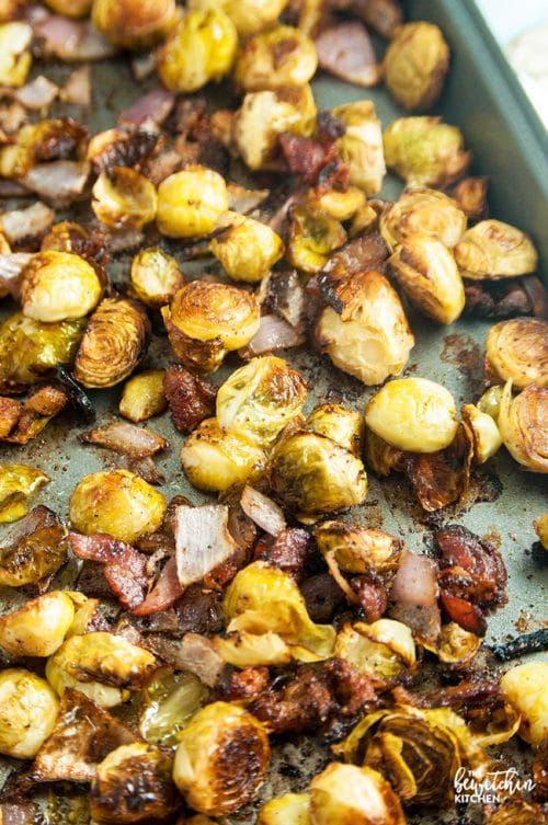 Balsamic Bacon Brussels Sprouts - this brussel sprouts healthy side dish is an easy one pan recipe that goes great with chicken, steak or Christmas dinner. 