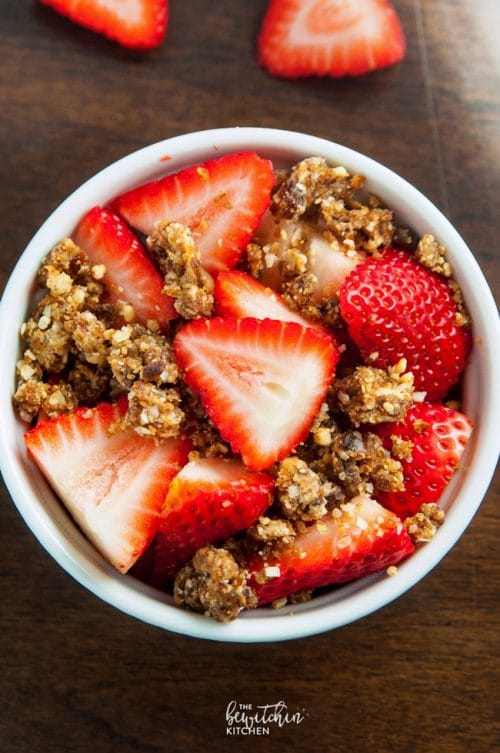 Whole30 dessert idea! Strawberries with coconut cashew crumble - it's so darn yummy. A healthy dessert that's paleo, no bake, and (with only four ingredients) easy to make.