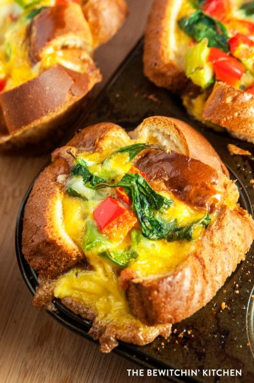 Simple and easy Frittata Cups. This healthy breakfast recipe has eggs, bell peppers, spinach, and cheese all in a breakfast cup shell of bread baked in a muffin tin. 21 Day Fix containers in post.