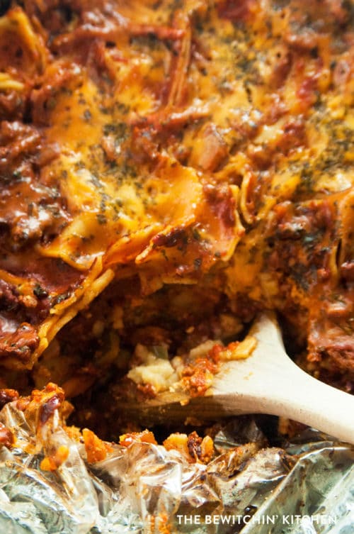 This healthy crockpot lasagne recipe is not only gluten free but it's also loaded with vegetables. It's the perfect picky eater lasagna recipe. Healthy Crockpot Lasagne. This vegetable loaded gluten free lasagna recipe is made in the crockpot (or slowcooker) so it's easy and less work! Make it ahead of time for an easy weekday dinner. Perfect picky eater meal!