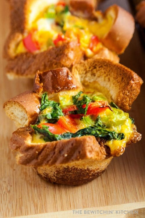 Simple and easy Frittata Cups. This healthy breakfast recipe has eggs, bell peppers, spinach, and cheese all in a breakfast cup shell of honey bread.