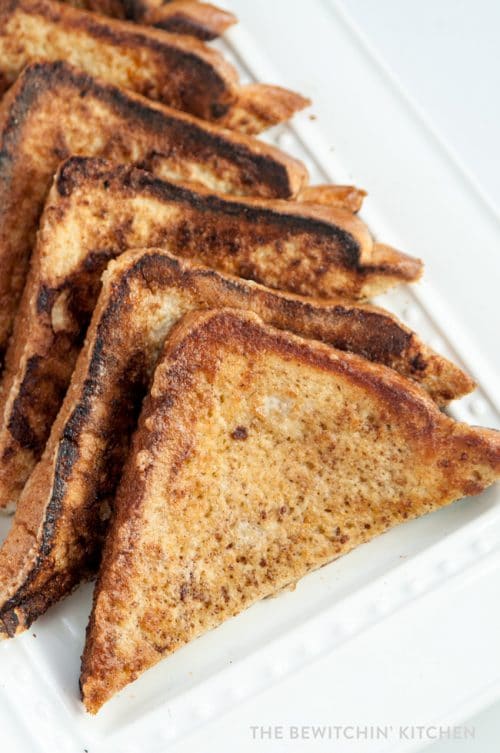 White Chocolate French Toast. This dessert inspired breakfast recipe is super simple and super yummy! 10/10! Make this for birthday breakfasts, brunch, or to celebrate another Netflix series finished. 