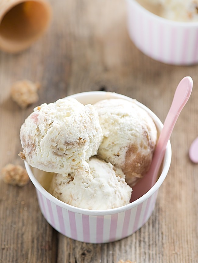 No Churn Rhubarb Crisp Ice Cream. Homemade ice cream recipes are so easy to do! It makes the best summer dessert!