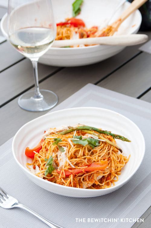 Sundried Tomato Pesto Pasta - this delicious summer dinner pasta dish features my favorite spring and summer vegetables and a homemade sundried tomato pesto.