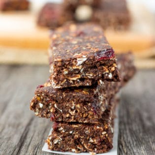 Make your own chocolate protein bars with this easy recipe