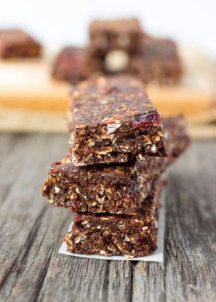 Make your own chocolate protein bars with this easy recipe