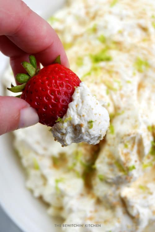 A creamy and fluffy fruit dip: key lime pie dip!