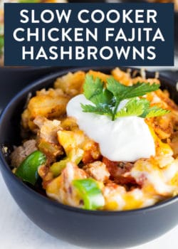 Crockpot Chicken Fajita Hashbrowns. A fun and flavourful Crockpot breakfast recipe with ground chicken, hashbrowns, green peppers, and fajita mix. Add this to your slowcooker recipes!