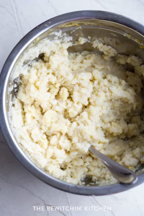 bowl of cauliflower mashed potatoes