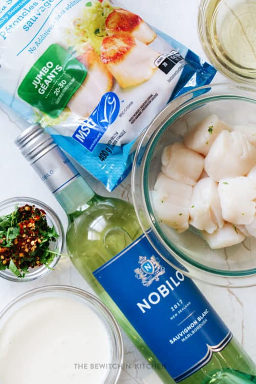 ingredients for making creamy garlic scallops