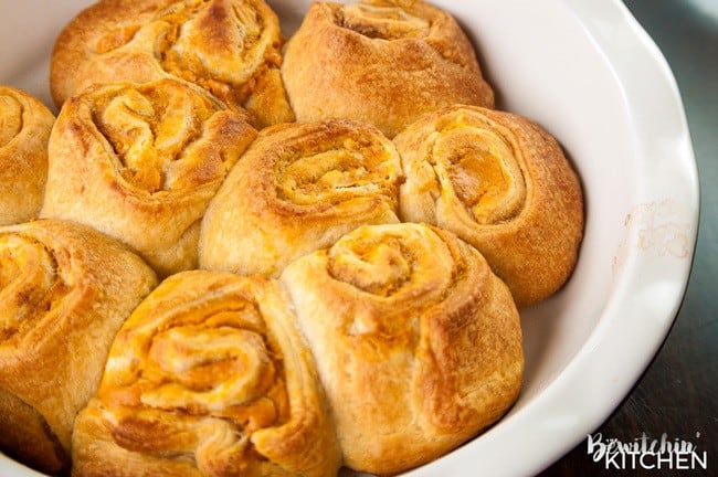 baked pumpkin pie cinnamon rolls in pie plate