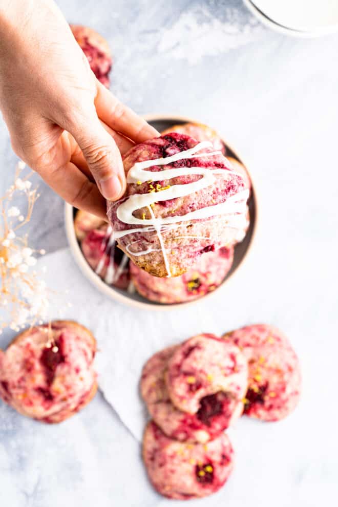 Raspberry cookies with white chocolate drizzle