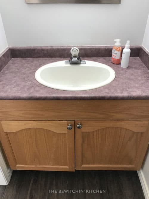 Small bathroom before an easy bathroom remodel